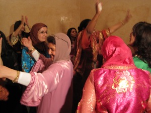 Women-in-cafdan-Moroccan-Wedding